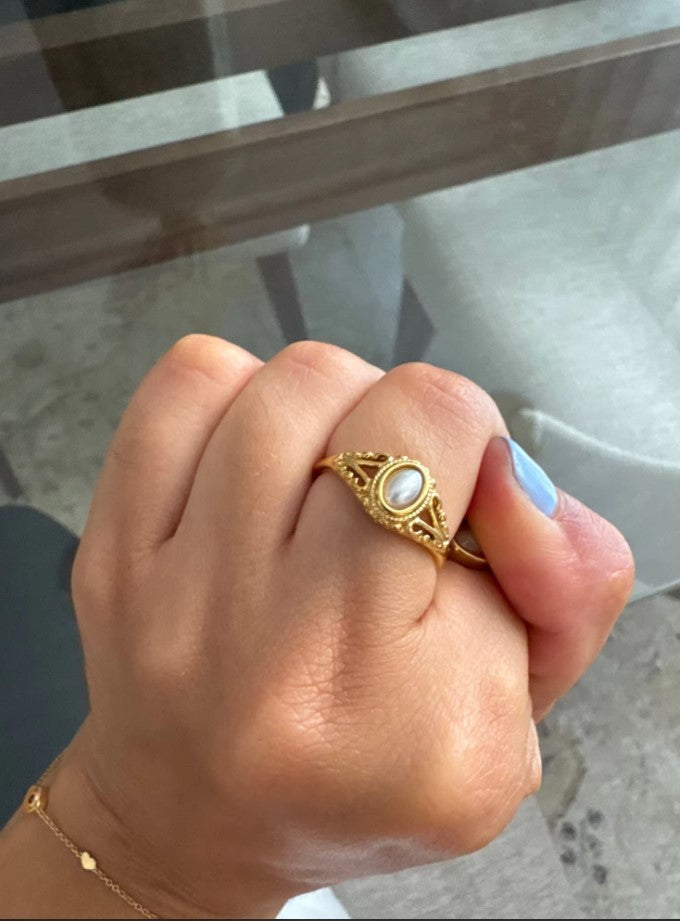 Gold PEarl Vintage Ring