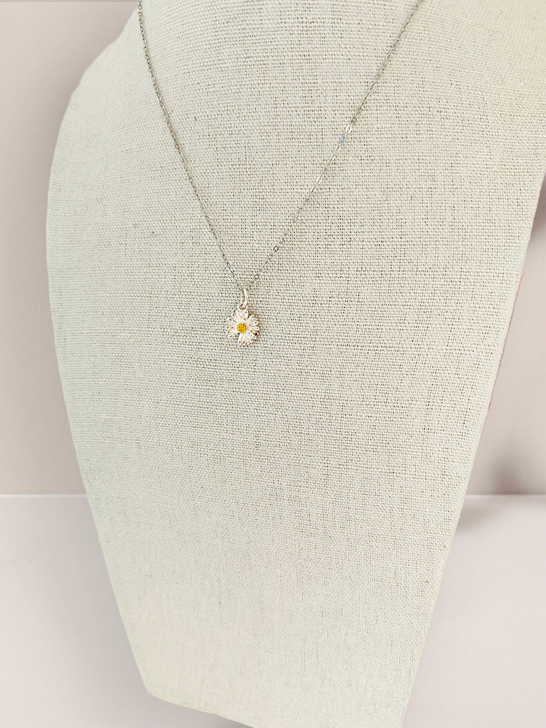 Sterling Silver Daisy Pendant Necklace
